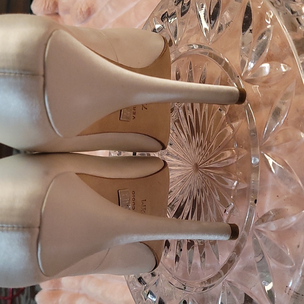 BADGLEY MISCHKA HEELS 👠 - Picture 4 of 11